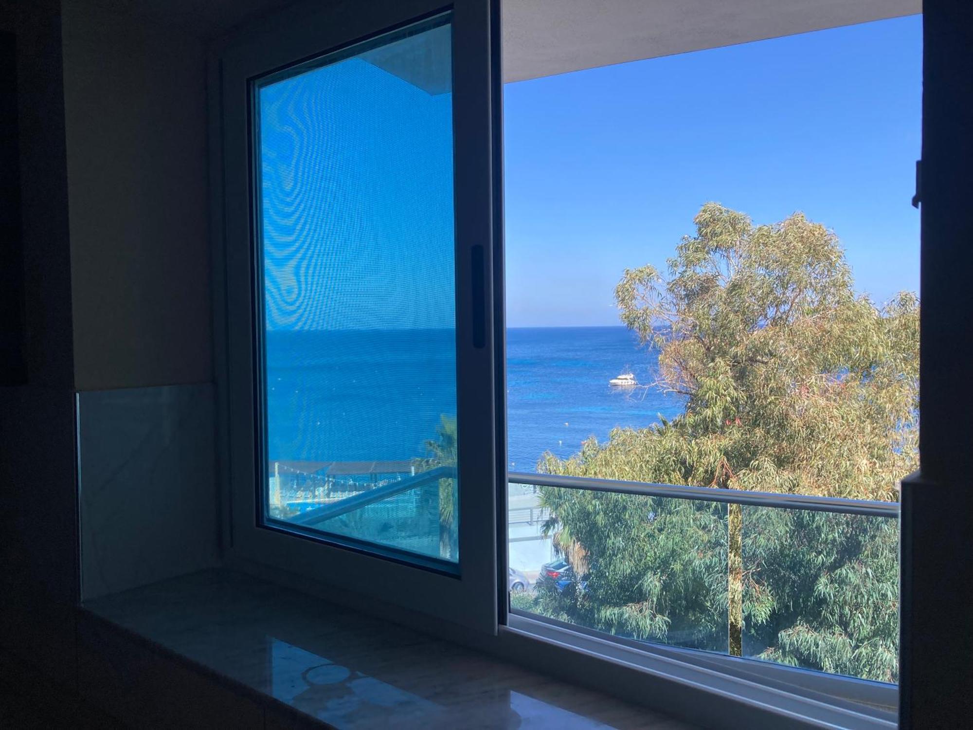 Sunrise Bay Apartments - Frontline Sea Views St. Paul's Bay Exteriör bild