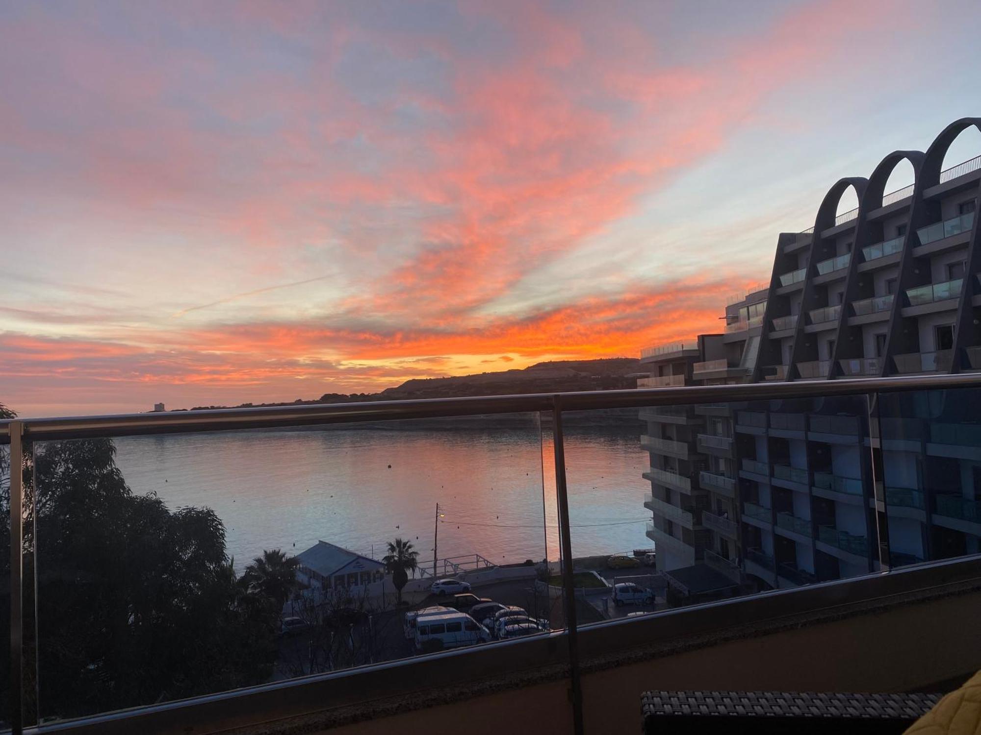 Sunrise Bay Apartments - Frontline Sea Views St. Paul's Bay Exteriör bild