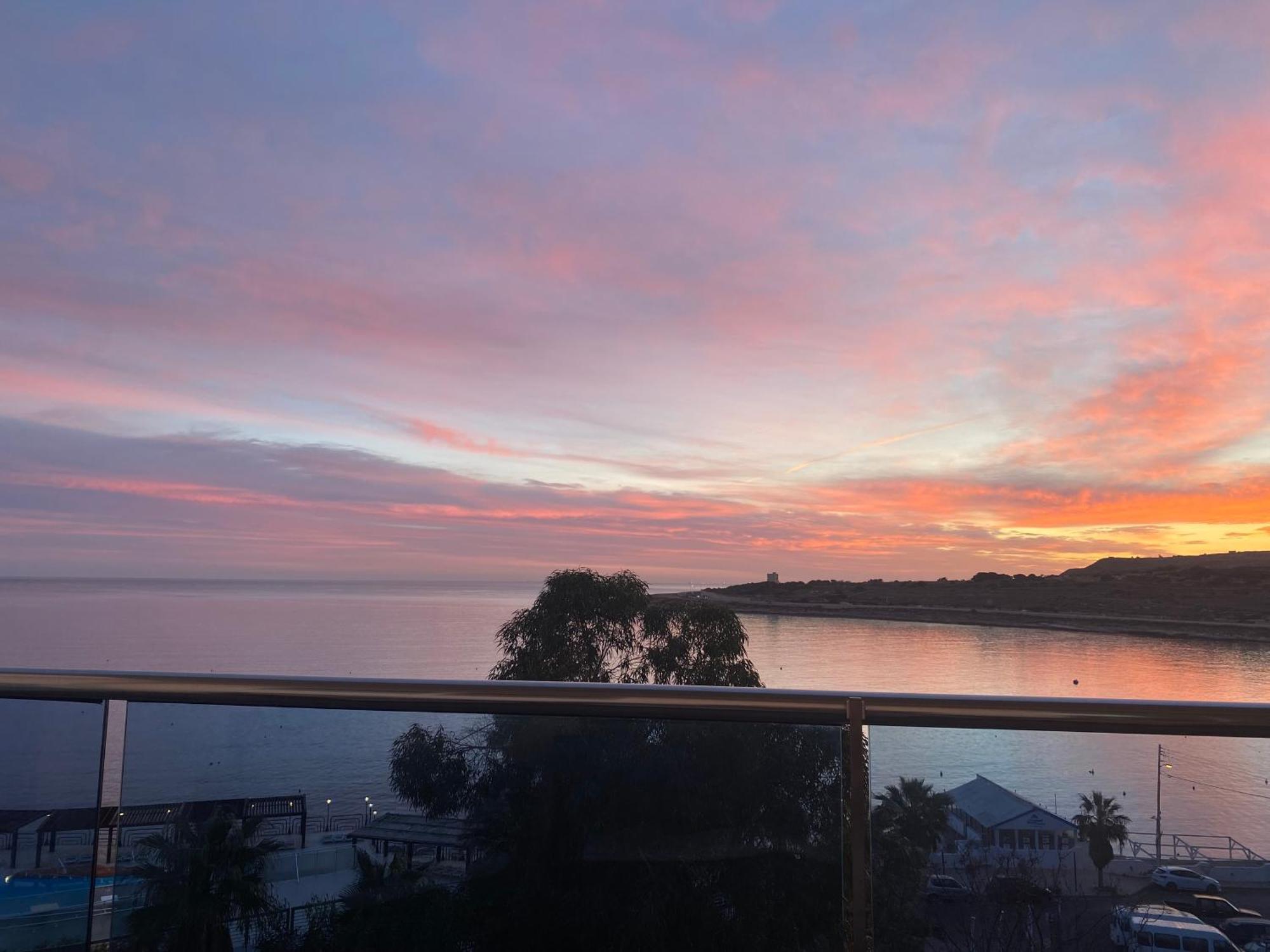 Sunrise Bay Apartments - Frontline Sea Views St. Paul's Bay Exteriör bild