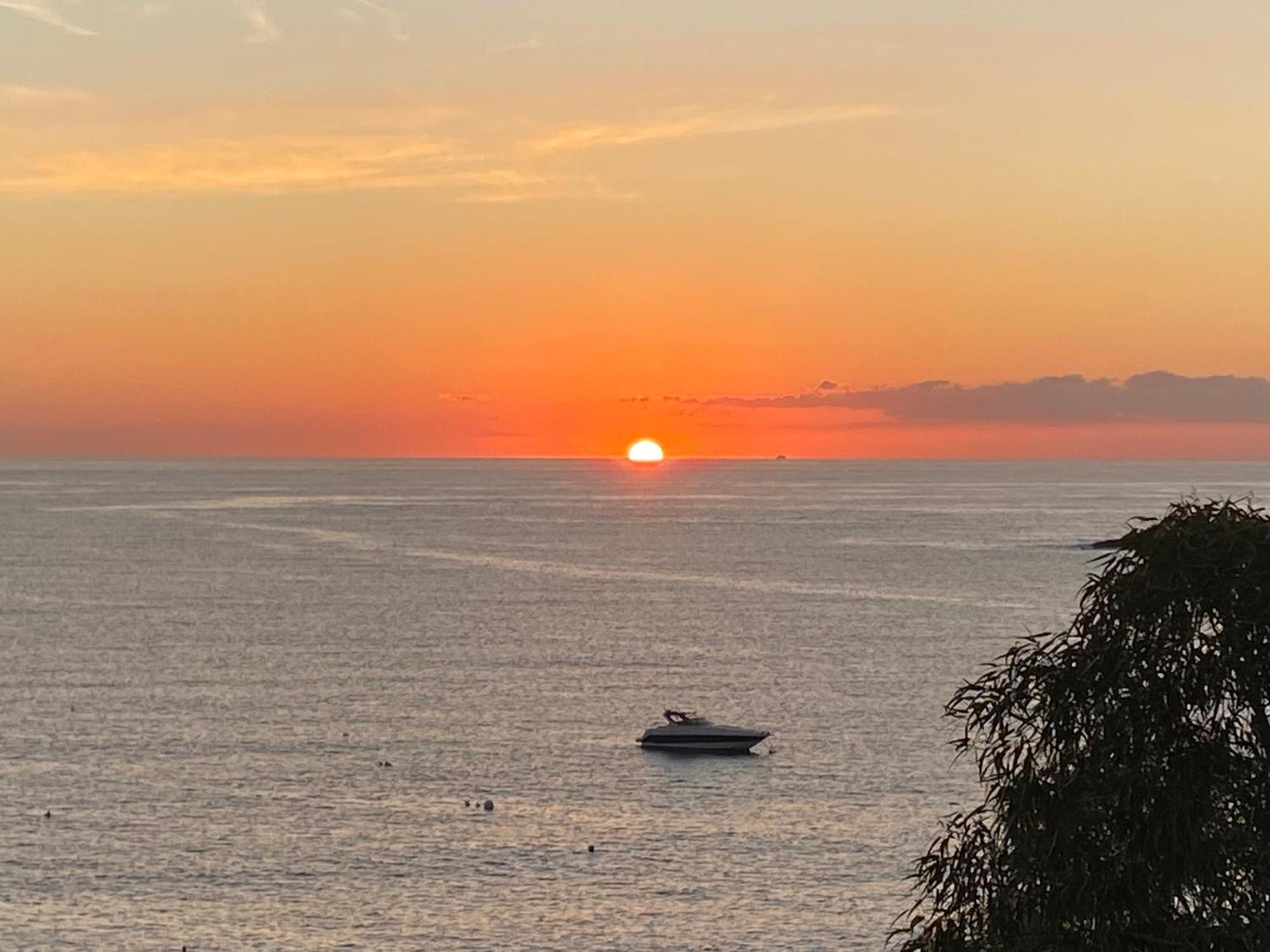 Sunrise Bay Apartments - Frontline Sea Views St. Paul's Bay Exteriör bild